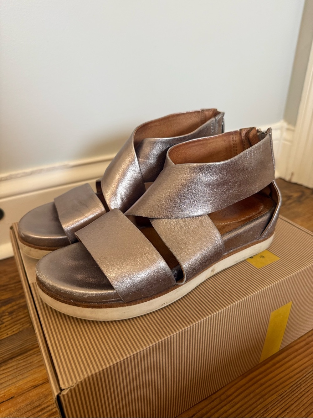 Women’s Bussola Peggy Potsdam Tumbled Metallic Pewter Strappy Sandal